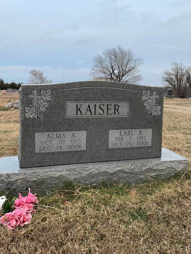 Alma A. Kaiser's grave. Photo 1