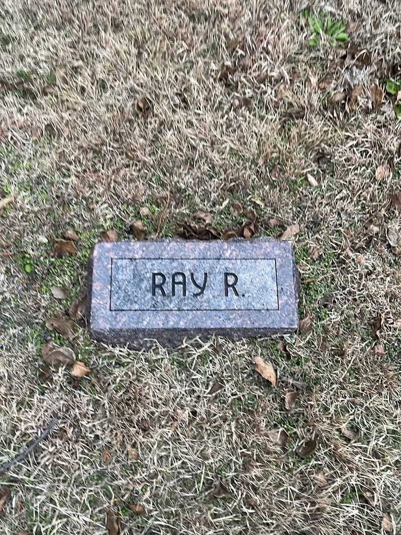 Stella C. Tatlow's grave. Photo 1