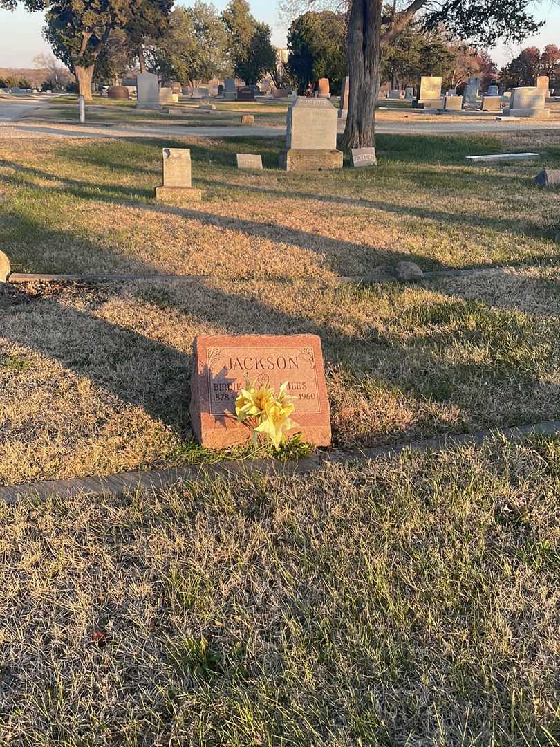 Miles Jackson's grave. Photo 2