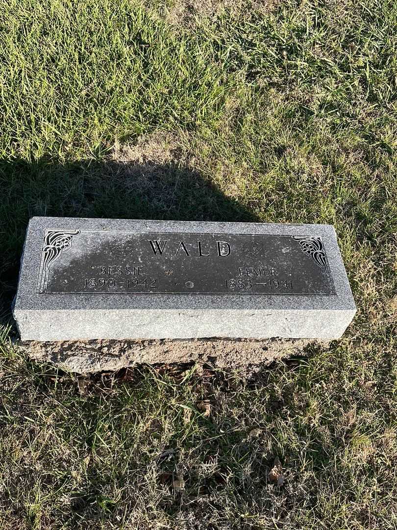 Elmer Wald's grave. Photo 1