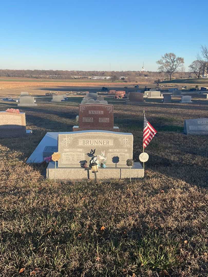 Virginia Frances Yates Brunner's grave. Photo 2