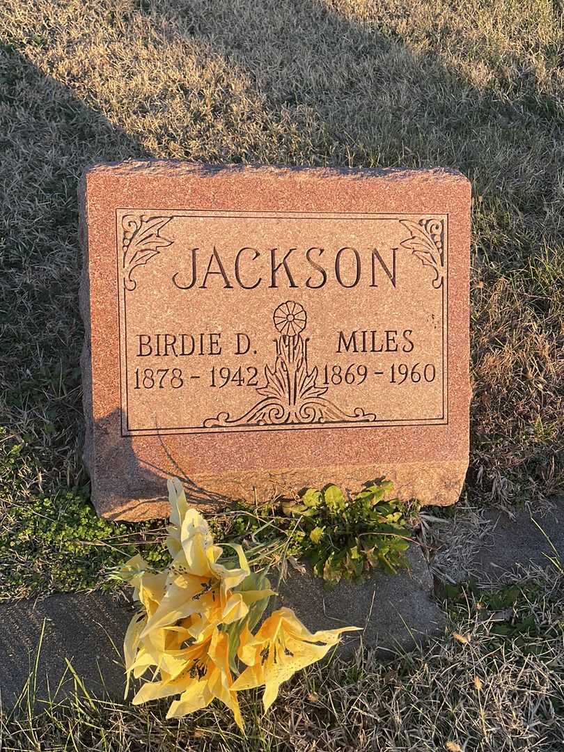 Miles Jackson's grave. Photo 1