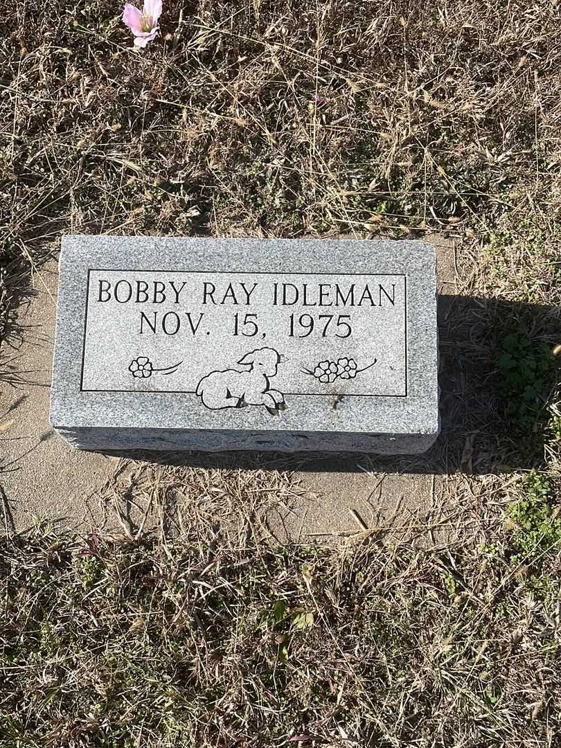 Bobby Ray Idleman's grave. Photo 1
