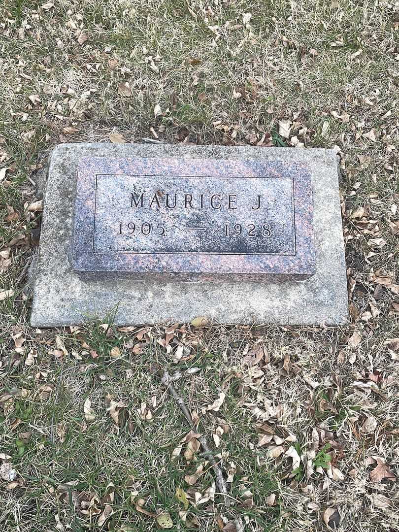Maurice J. Ramsey's grave. Photo 1